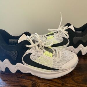 Giannis Immortality 4- Big Kids Baskwtball shoes